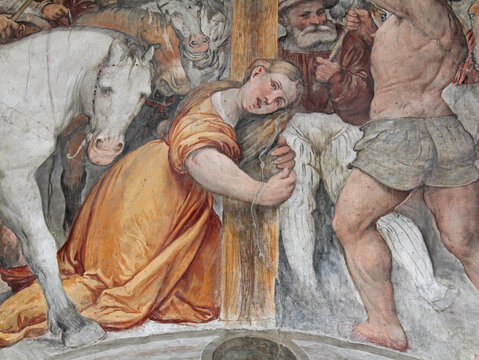 la Maddalena ai piedi della Croce; particolare dell'affresco della crocefissione del Romanino nella  chiesa di Santa Maria della Neve a Pisogne (Brescia)