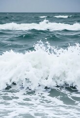 Fototapeta premium large body of water with waves coming in