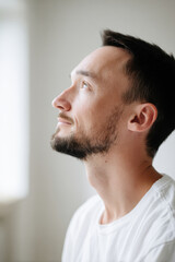 Obraz premium portrait of man with genuine emotion positioned on left or right side of frame