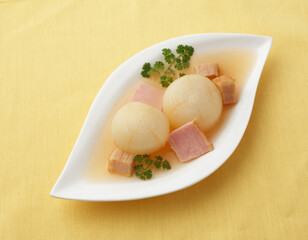 　新玉葱のスープ煮