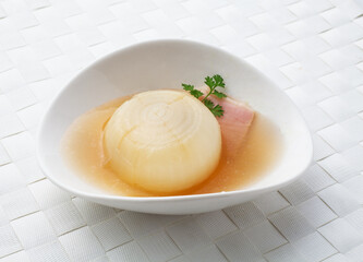 　新玉葱のスープ煮