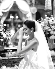 Naklejka premium Woman is getting ready for her wedding, putting on her veil