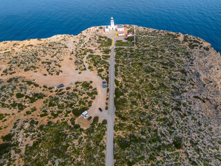 Faro de Cabo de Cavallería, costa norte de Menorca, Islas Baleares, España