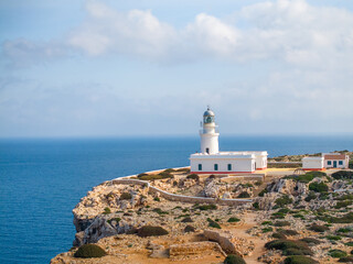 Faro de Cabo de Cavaller&iacute;a, costa norte de Menorca, Islas Baleares, Espa&ntilde;a