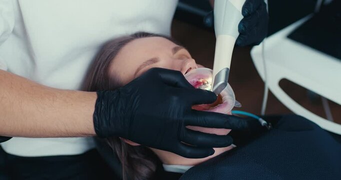 Dentist performing 3D oral scanning with an intraoral scanner in a modern dental clinic. Concept dental technology, 3D scanning, professional care, modern dentistry.