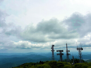 Fototapeta premium 山頂の電波塔