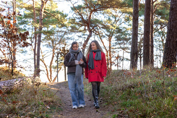 Obraz premium Two women walking in the forest. Forest. Nature. Outdoor recreation.