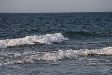 Fototapeta premium sea, ocean, water, beach, wave, waves, nature, blue, coast, sky, surf, summer, shore, landscape, storm, tide, sand, view, coastline, wind, nobody, foam, seascape, horizon