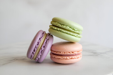 Fototapeta premium colorful macaroons on wooden table