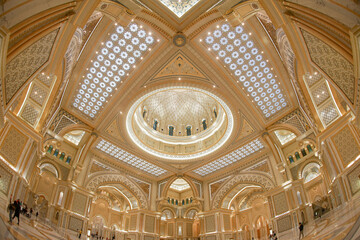 宮殿の荘厳なドーム