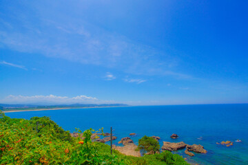 山形県の海と緑の風景