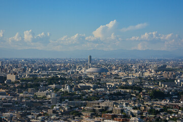 快晴の名古屋ドーム周辺の都市風景