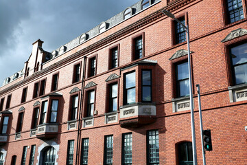 Façade d'un immeuble en briques à Cork en Irlande