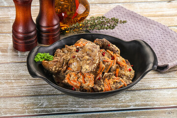 Chicken liver with cream and carrot