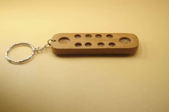 Portable wooden memory game keychain ideal for entertainment and stress relief.