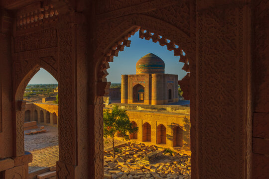 Tomb of Diwan Shurfa Khan.Makli Necropolis,  among the largest funerary site in the world, is spread over an area of 10 kilometres near the city of Thatta, Pakistan