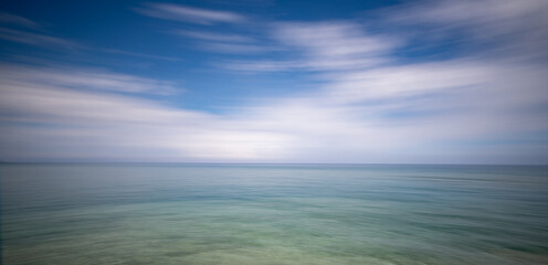 Blurred ocean horizon with dynamic sky movement