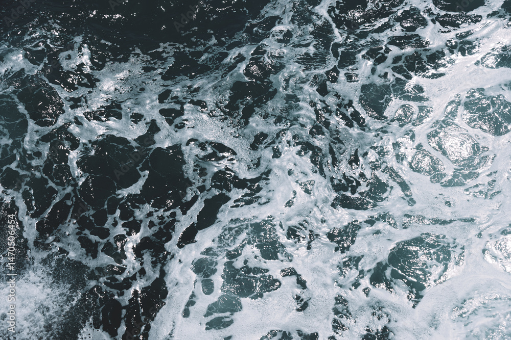 Poster dynamic ocean waves with foamy patterns and shimmering water surface