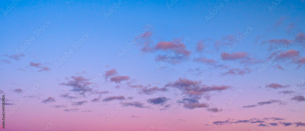 Poster a beautiful sunset sunrise blue sky with a few clouds and a pinkish tint. the sky is calm and peacef
