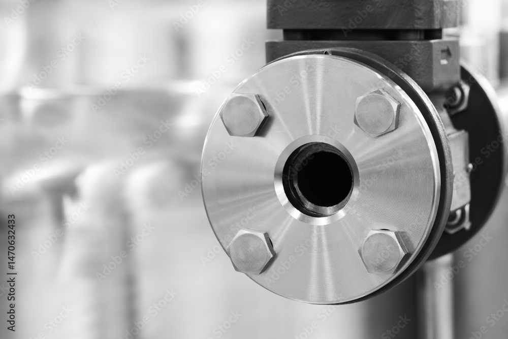 Fototapete a silver pipe with a black cap. the cap has a lot of screws on it. screws are in different sizes and