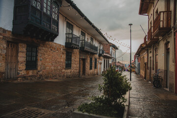 Paisaje lluvioso en la Candelaria, Bogotá, capital de Colombia