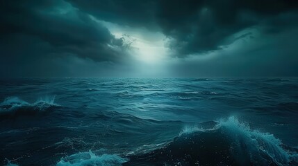 Naklejka premium The vast ocean under a dark, dramatic sky, displaying the power of nature's elements.
