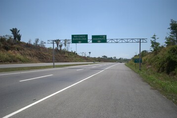 Venezuela has a network of highways and roads that link almost the entire geography of the country,...