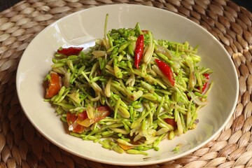 Stir-fried papaya flower
