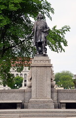 Obraz premium Statue in Downtown St. Paul, the Capital of Minnesota