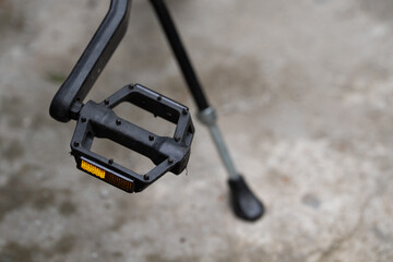 
bicycle pedal with reflector