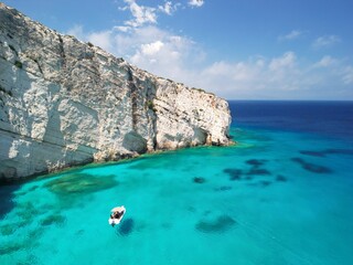 Niebieskie groty i piękne plaże plaże na Zakynthos - Grecja © Konrad