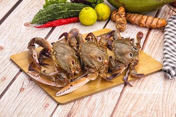 Wild raw crab for cooking