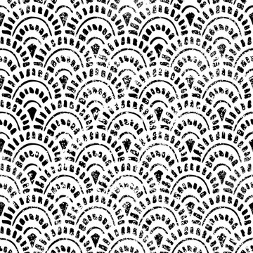 Grunge seamless vector pattern with black and white abstract fan shapes and textured design. Vector illustration.