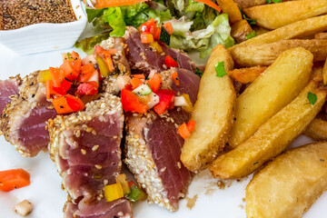 Thon mi-cuit façon tataki