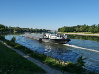 Binnenfrachtschiff auf dem Rhein