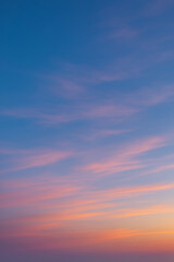 Fototapeta premium Serene Gradient Sky Background with Soft Pink and Blue Hues