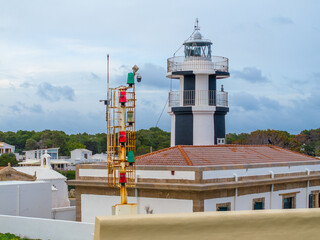 Faro de Ciudadela en la Punta de Sa Farola, extremo noroeste de la isla de Menorca, en el...