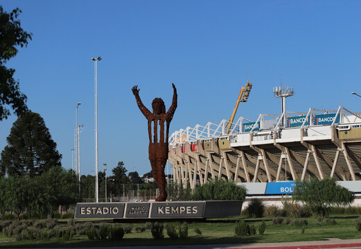 
Stadium and statue in honor of Mario Kempes in C&oacute;rdoba, Argentina