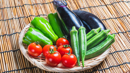 ミニトマト、ピーマン、ナス、オクラの夏野菜盛り合わせ