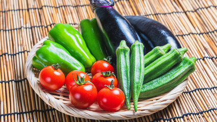 ミニトマト、ピーマン、ナス、オクラの夏野菜盛り合わせ