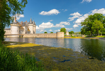 Le Château de Sully-sur-Loire en saison du printemps en France