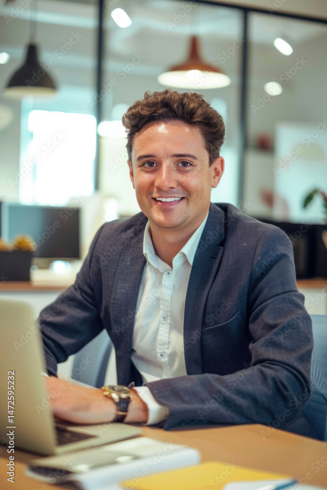 Aufkleber smiling manager presenting project strategy in bright collaborative workspace