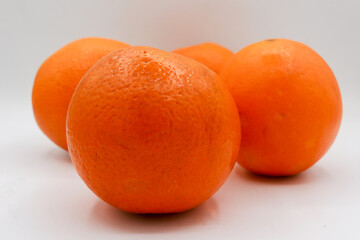 Clean arrangement of three oranges aligned on a seamless studio background. The even spacing, vibrant hues, and smooth textures offer a fresh visual perfect for fruit-focused ads, citrus juice packagi