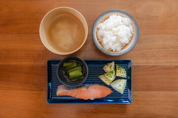 鮭とじゃがいものシンプル和朝食