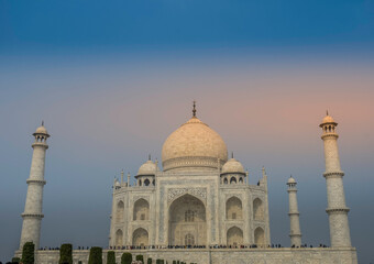 Fototapeta premium Taj Mahal a Unesco world heritage site is an ivory white marble monument in Agra