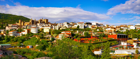 Pueblo de Guadalupe en la provincia de Cáceres, España