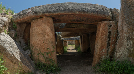 Dolmen de Lácara en la provincia de Badajoz, España © Sernat