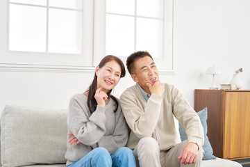 想像するシニアの夫婦　リビング
