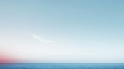 Obraz premium Soft pastel sky meeting the tranquil sea horizon. 