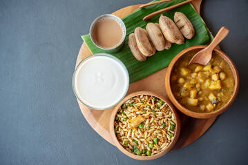 A wooden tray with three bowls of food on it, including a bowl of rice